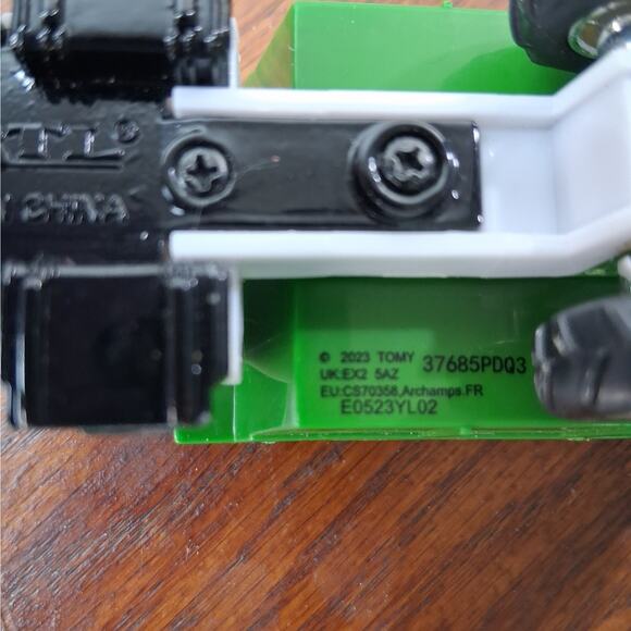 Tomy Ertl 1:64 Scale John Deere Toy Farm Dump Truck Diecast & Plastic Green - Picture 11 of 13